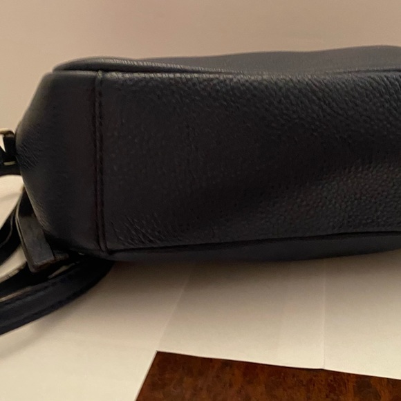 This genuine leather zip up purse is a dark navy blue. - Picture 7 of 7